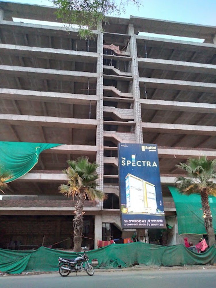 The spectra in Amin Marg, Rajkot